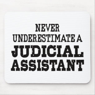 Underskatta aldrig en juridisk assistent musmatta