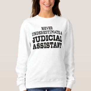 Underskatta aldrig en juridisk assistent t shirt