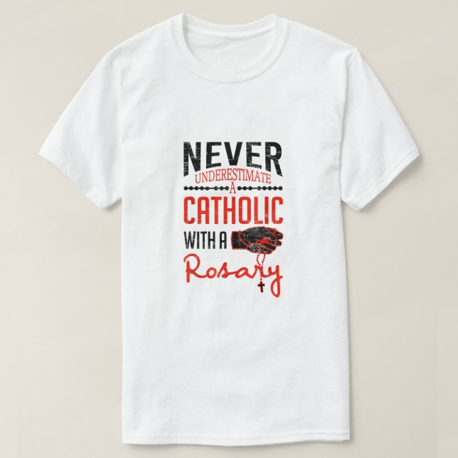 Underskatta aldrig en katolik med en Rosary Chris T Shirt (Design framsida)