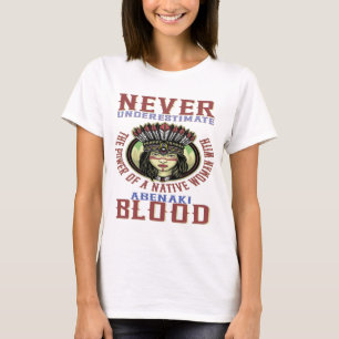 Underskatta aldrig en kvinna med Abenaki blod T Shirt