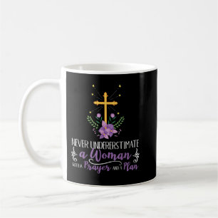 Underskatta aldrig en kvinna med en bön och en pla kaffemugg