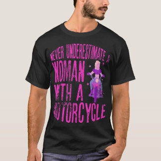 Underskatta aldrig en kvinna med en motorcykel A F T Shirt