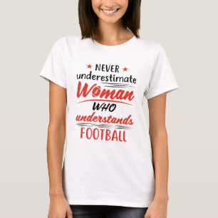 Underskatta aldrig en kvinna som förstår fotboll t shirt
