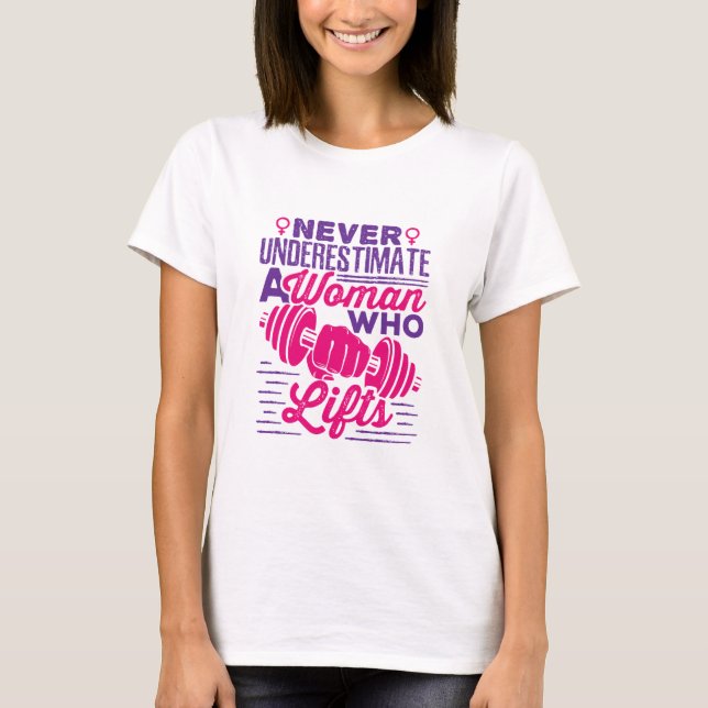 Underskatta aldrig en kvinna som Hiss T Shirt (Framsida)