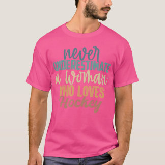 Underskatta aldrig en kvinna som Kärlek Hockey T Shirt