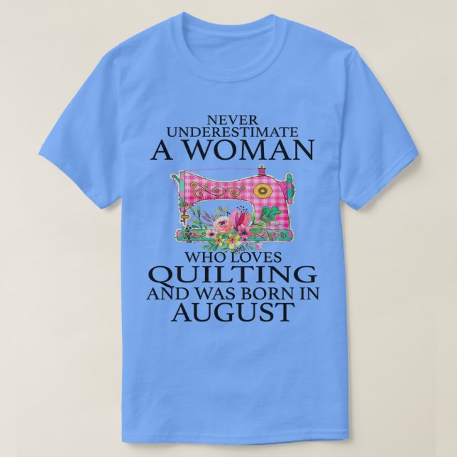 Underskatta aldrig en kvinna som Kärlek och som va T Shirt (Design framsida)