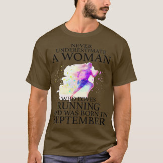 Underskatta aldrig en kvinna som kärlek Running oc T Shirt