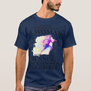 Underskatta aldrig en kvinna som kärlek Running oc T Shirt