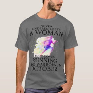Underskatta aldrig en kvinna som kärlek Running oc T Shirt