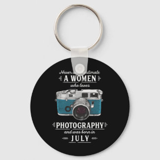 Underskatta aldrig en kvinna som Kärlekar fotograf Nyckelring