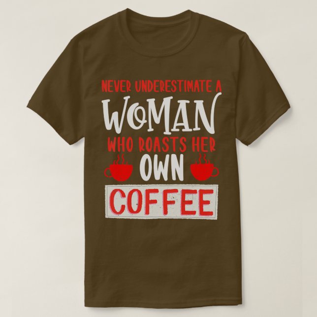 Underskatta aldrig en kvinna som rostar sin egen k t shirt (Design framsida)