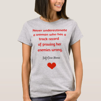 Underskatta aldrig en kvinnaT-tröja Tee Shirt