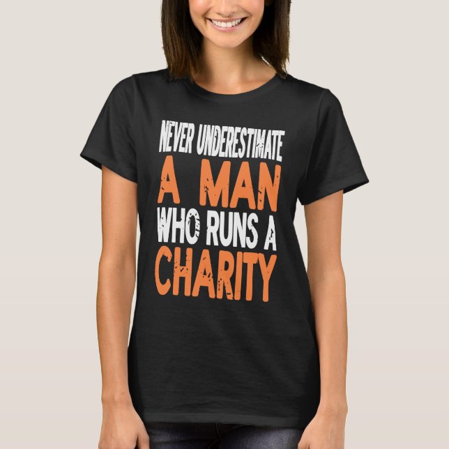 Underskatta aldrig en man som Springa en välgörenh T Shirt (Framsida)