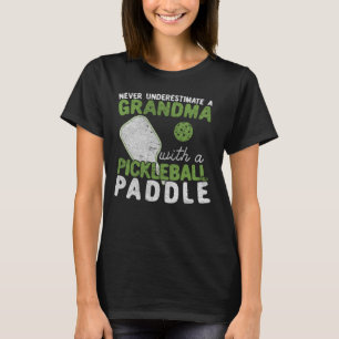 Underskatta aldrig en mormor med Pickleball T Shirt