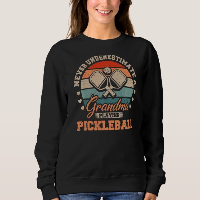 Underskatta aldrig en mormor som spelar upp Pickle T Shirt (Framsida)