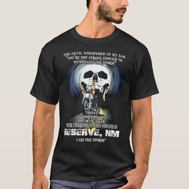 Underskatta aldrig en RESERVE NM Man T Shirt (Framsida)