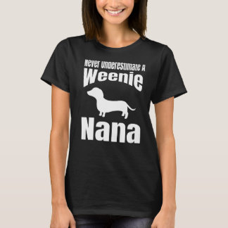 Underskatta aldrig en Weenie Nana Hund älskare Own T Shirt