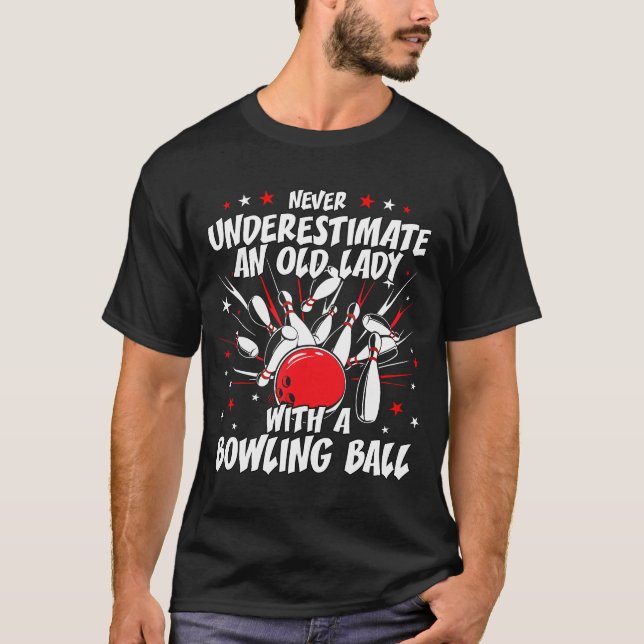 Underskatta aldrig ett gammalt Dam Bowling Ball Gr T Shirt (Framsida)