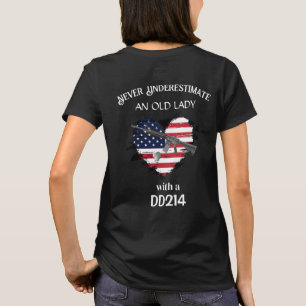 Underskatta aldrig ett gammalt Dam med DD214 T Shirt