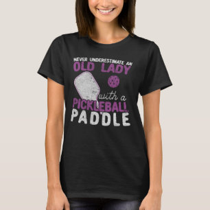 Underskatta aldrig ett gammalt Dam med Pickleball T Shirt