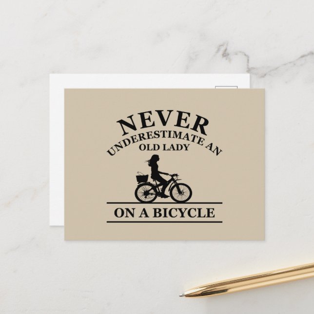 Underskatta aldrig ett gammalt dam på en cykel helg vykort (Fram/Back In Situ)