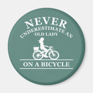 Underskatta aldrig ett gammalt dam på en cykel magnet