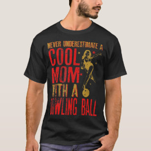 Underskatta aldrig ett Mamma med en Bowling Ball F T Shirt