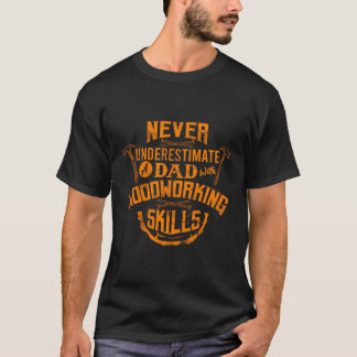 Underskatta aldrig ett Pappa med träarbetskompeten T Shirt