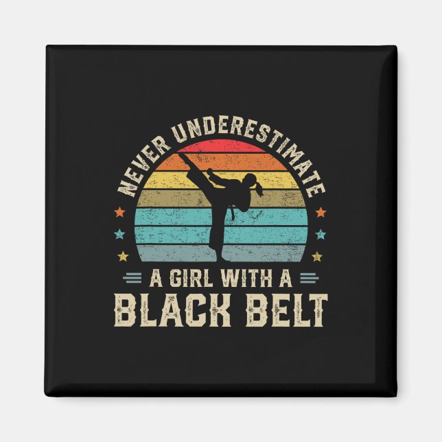 Underskatta aldrig flicka med en svart Bälte-Karat Magnet (Framsidan)