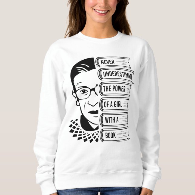 Underskatta aldrig flickans kraft med Bok T Shirt (Framsida)