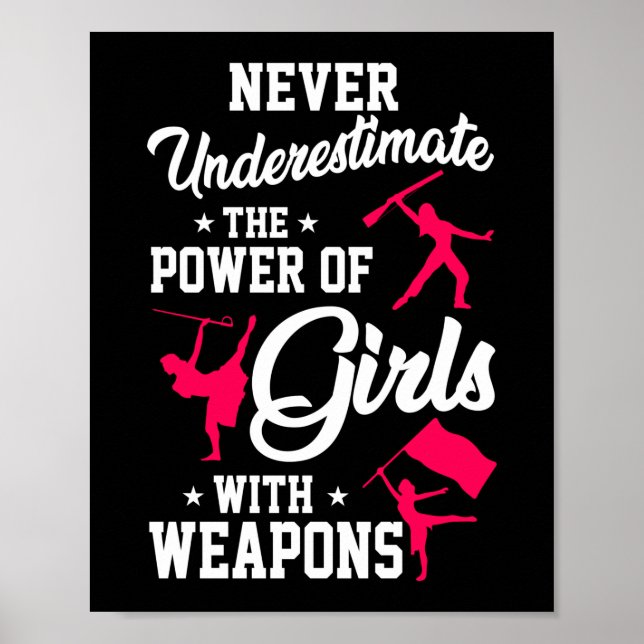 Underskatta aldrig flickvapen Färg Guard Poster (Framsidan)
