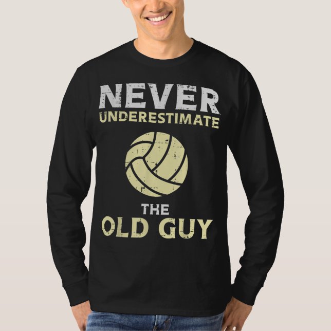 Underskatta aldrig gamle Guy Volleyball Coach Papp T Shirt (Framsida)