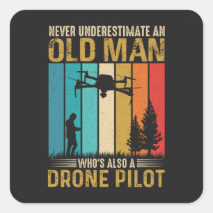 Underskatta aldrig Gamle Man Drone Pilot Fyrkantigt Klistermärke
