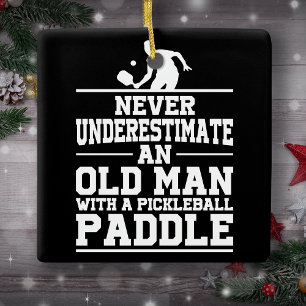 Underskatta aldrig Gamle Man Pickleball-julen Julgransprydnad Keramik