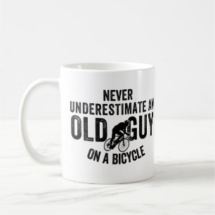 Underskatta aldrig gammal kille på cykel kaffemugg