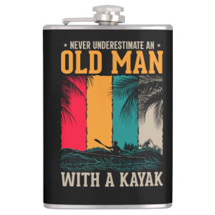 Underskatta aldrig gammal man med Kayak Fickplunta