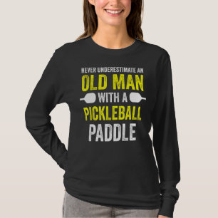 Underskatta aldrig gammal man med Pickleball Paddl T Shirt
