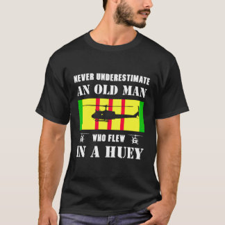 Underskatta aldrig gammal man som flydde i Huey Vi T Shirt
