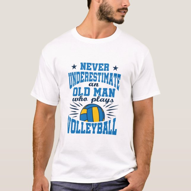 Underskatta aldrig gammal man som spelar volleybal t shirt (Framsida)