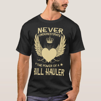 Underskatta aldrig kraften hos en "Bull Hauler" T Shirt