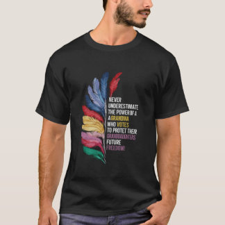 Underskatta aldrig mormors makt när de röstar t shirt