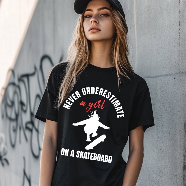 Underskatta aldrig skateboard t shirt (Skapare uppladdad)