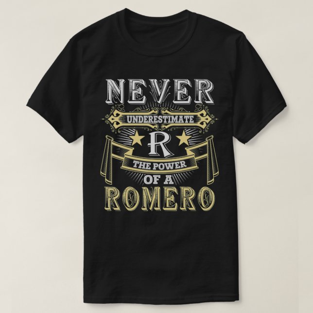 Underskatta aldrig styrkan hos ROMERO Namn T Shirt (Design framsida)