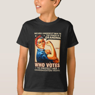 Underskatta kraften hos en mormor som röstar. t shirt