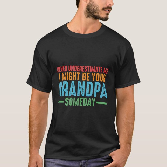Underskatta mig aldrig att jag kanske är din farfa t shirt (Framsida)