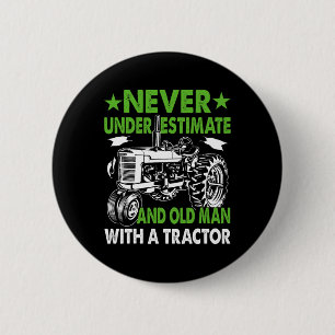 Underskattar en gammal man med en traktor knapp