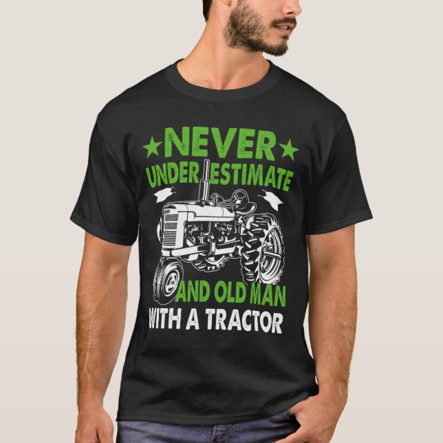 Underskattar inte en gammal man med en traktor t shirt (Framsida)