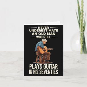 Underskattar inte gammal man spelar gitarr 70-tal kort
