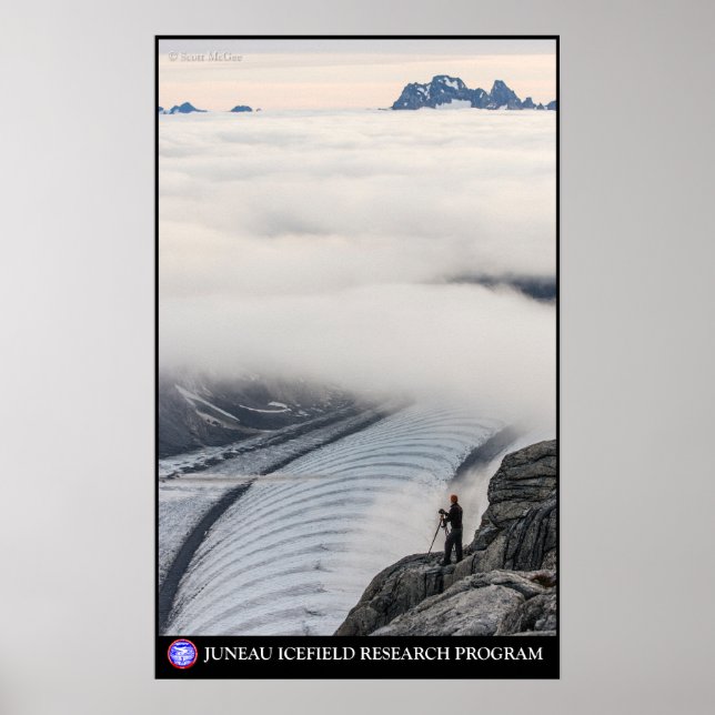 Undersökning nära Gilkey Trench - Juneau Icefield Poster (Framsidan)