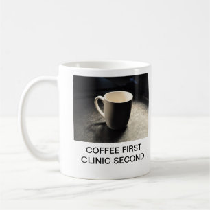 UNDERSTÖDER DEN FÖRSTA KLINIKEN FÖR KAFFE KAFFEMUGG